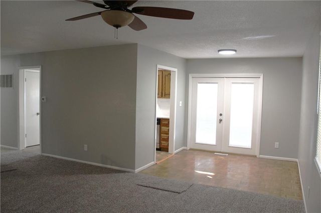 15323 Rickel Drive, Basehor, KS 66007