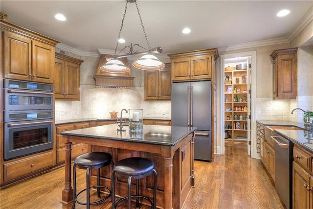 10804 W 141st Street, Overland Park, KS 66221