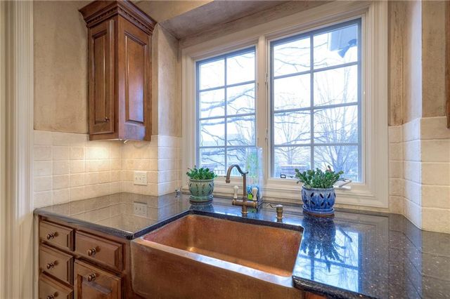 10804 W 141st Street, Overland Park, KS 66221