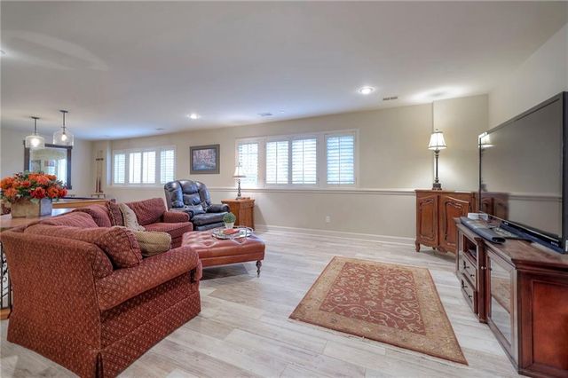 10804 W 141st Street, Overland Park, KS 66221