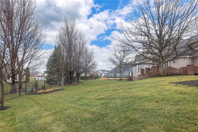 10804 W 141st Street, Overland Park, KS 66221