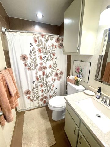 2610 N Casa Blanca Court, Arlington, TX 76015