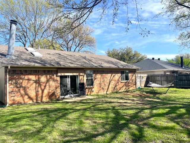 2610 N Casa Blanca Court, Arlington, TX 76015