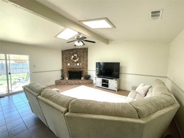 2610 N Casa Blanca Court, Arlington, TX 76015