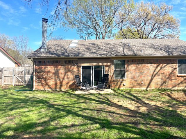 2610 N Casa Blanca Court, Arlington, TX 76015