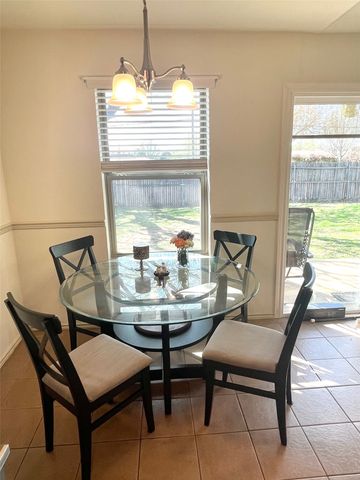2610 N Casa Blanca Court, Arlington, TX 76015