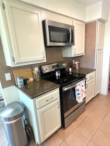 2610 N Casa Blanca Court, Arlington, TX 76015