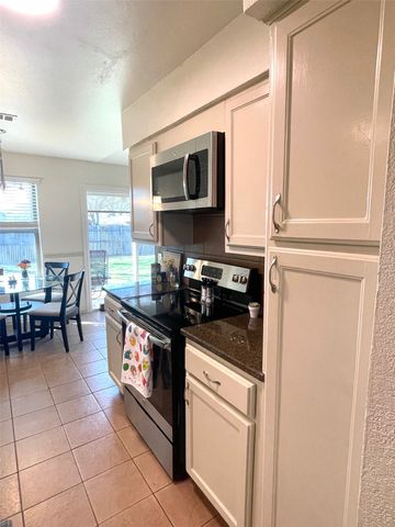 2610 N Casa Blanca Court, Arlington, TX 76015
