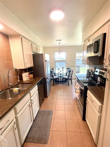 2610 N Casa Blanca Court, Arlington, TX 76015