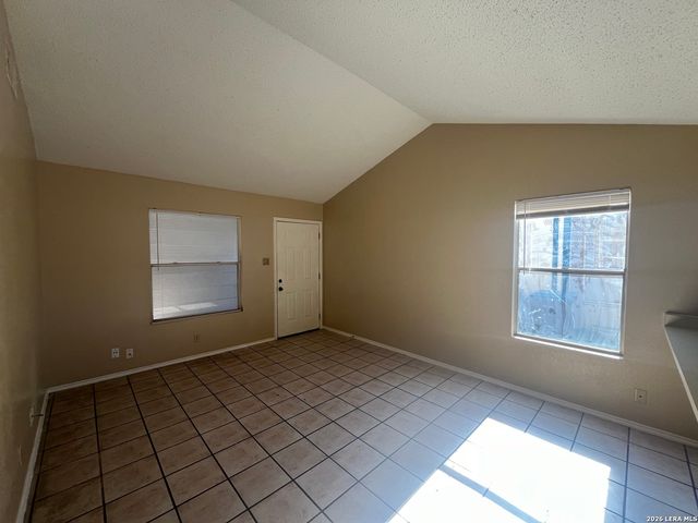 5523 Lochmoor Apt 2, San Antonio, TX 78244