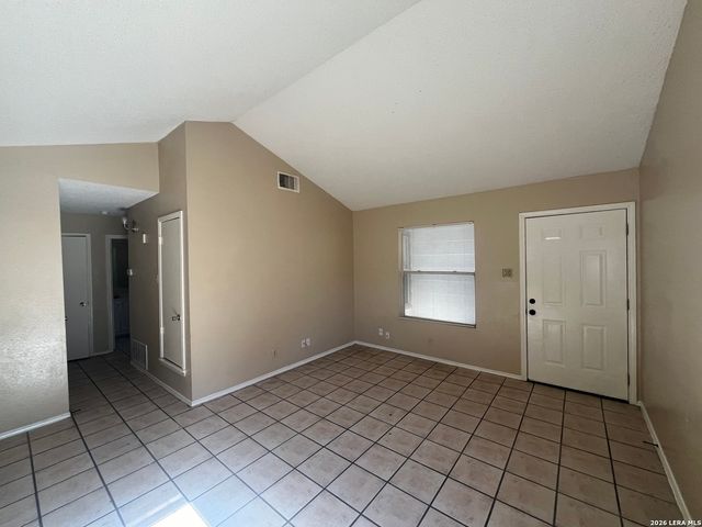 5523 Lochmoor Apt 2, San Antonio, TX 78244