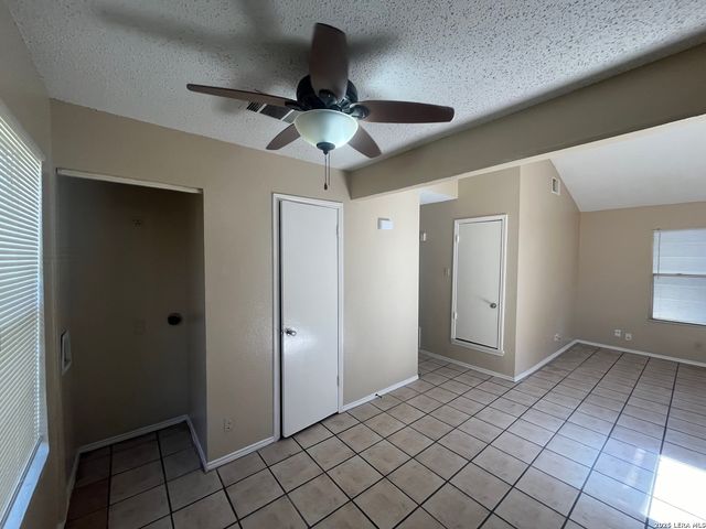 5523 Lochmoor Apt 2, San Antonio, TX 78244