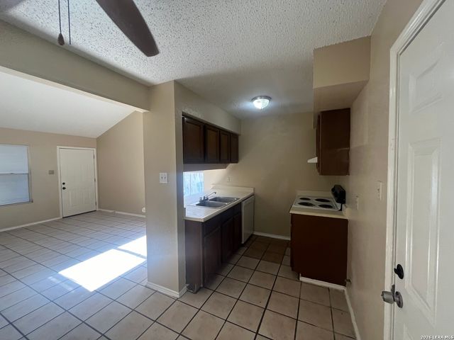 5523 Lochmoor Apt 2, San Antonio, TX 78244