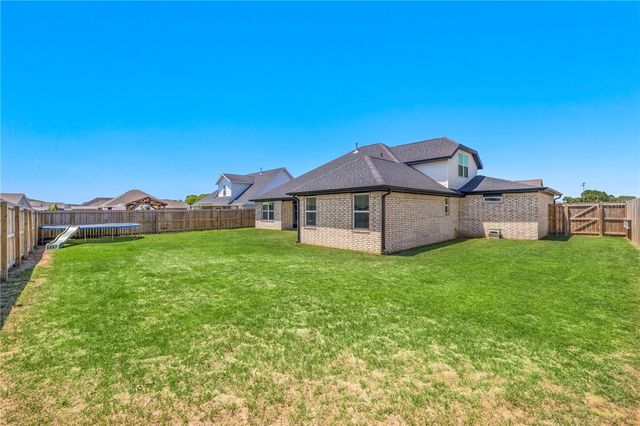 305 Phyllis Farm Road, Prairie Grove, AR 72753