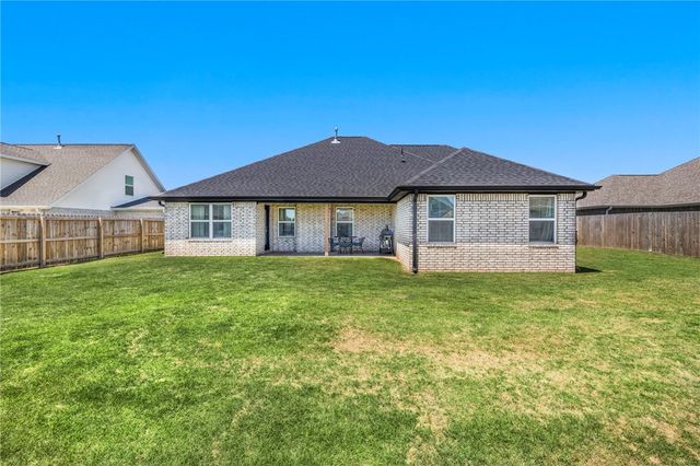 305 Phyllis Farm Road, Prairie Grove, AR 72753