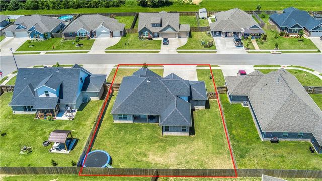 305 Phyllis Farm Road, Prairie Grove, AR 72753