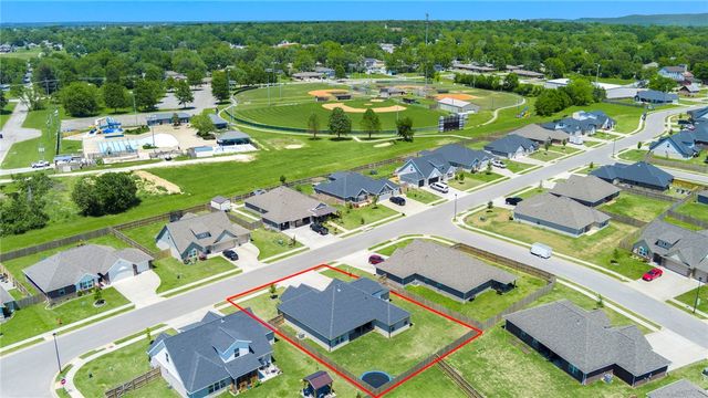 305 Phyllis Farm Road, Prairie Grove, AR 72753