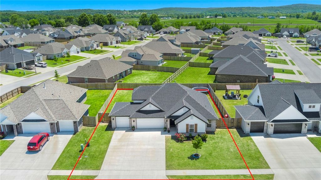 305 Phyllis Farm Road, Prairie Grove, AR 72753