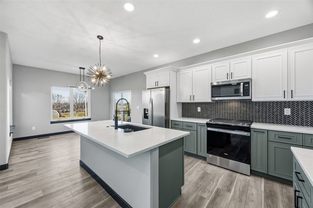 3988 Peridot Dr, Marion, IA 52302