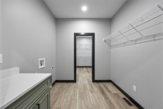 3988 Peridot Dr, Marion, IA 52302