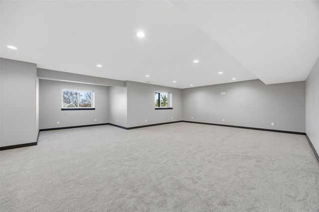 3988 Peridot Dr, Marion, IA 52302