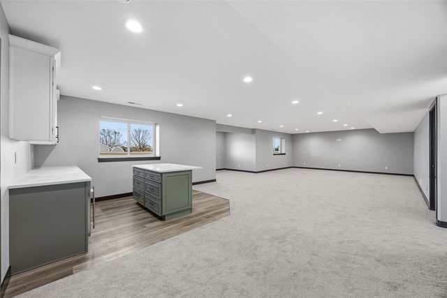 3988 Peridot Dr, Marion, IA 52302