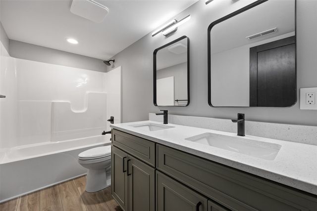 3988 Peridot Dr, Marion, IA 52302