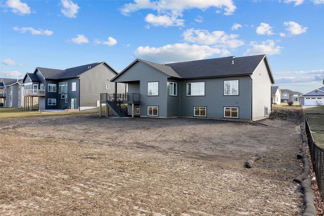 3988 Peridot Dr, Marion, IA 52302