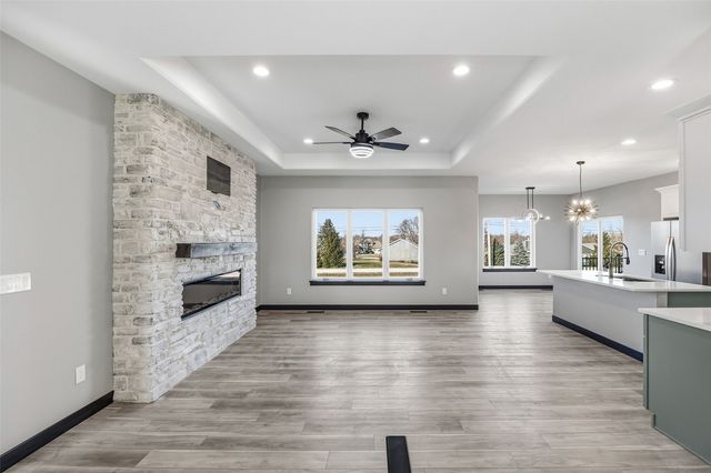 3988 Peridot Dr, Marion, IA 52302