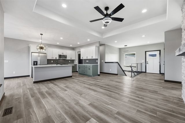 3988 Peridot Dr, Marion, IA 52302