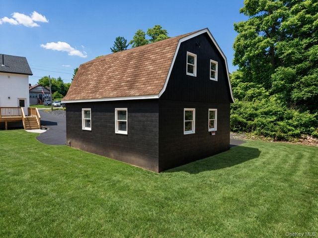 33 County Highway 17, Thompson Ridge, NY 10985