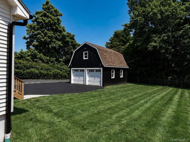 33 County Highway 17, Thompson Ridge, NY 10985