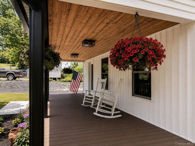 33 County Highway 17, Thompson Ridge, NY 10985