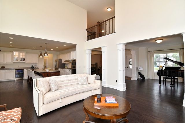 17581 Gates Landing Drive, Chagrin Falls, OH 44023