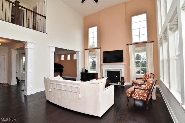 17581 Gates Landing Drive, Chagrin Falls, OH 44023