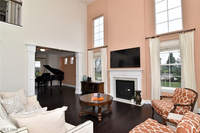 17581 Gates Landing Drive, Chagrin Falls, OH 44023