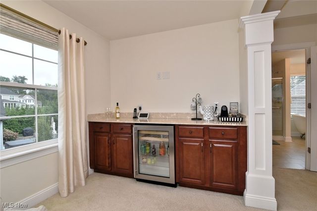 17581 Gates Landing Drive, Chagrin Falls, OH 44023