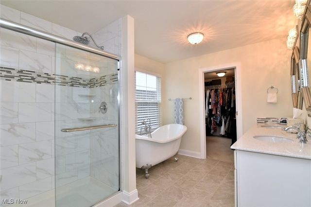 17581 Gates Landing Drive, Chagrin Falls, OH 44023