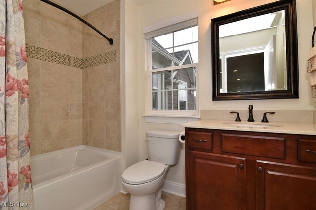 17581 Gates Landing Drive, Chagrin Falls, OH 44023