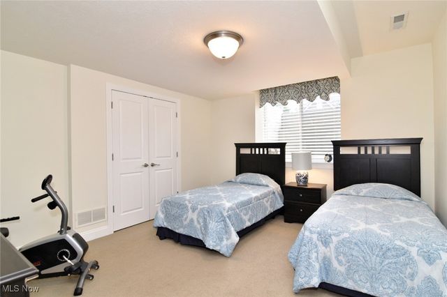 17581 Gates Landing Drive, Chagrin Falls, OH 44023