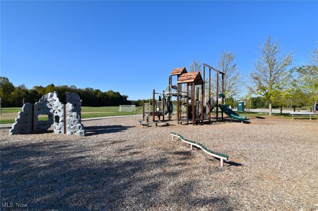 17581 Gates Landing Drive, Chagrin Falls, OH 44023