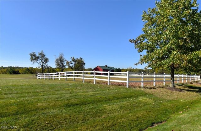 17581 Gates Landing Drive, Chagrin Falls, OH 44023