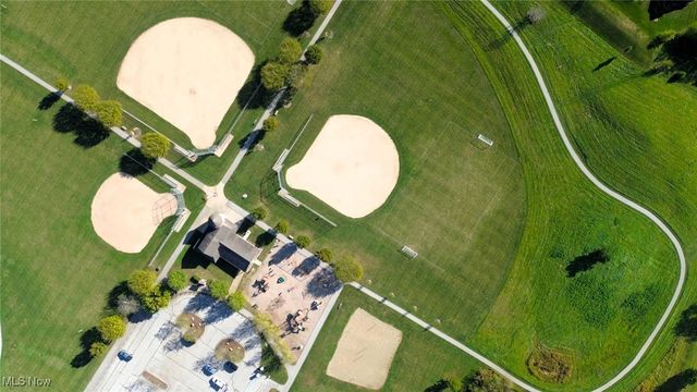 17581 Gates Landing Drive, Chagrin Falls, OH 44023