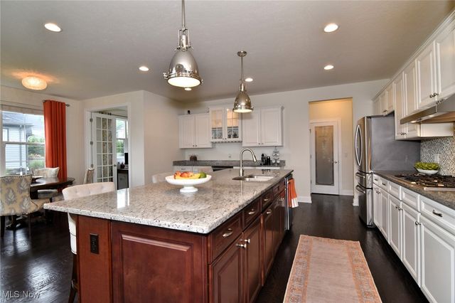 17581 Gates Landing Drive, Chagrin Falls, OH 44023