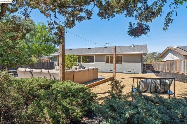 2751 Perlita Ct, Hayward, CA 94541