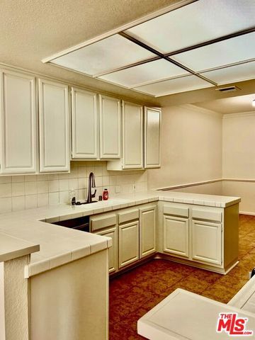 11910 Weddington Street 306, Valley Village, CA 91607