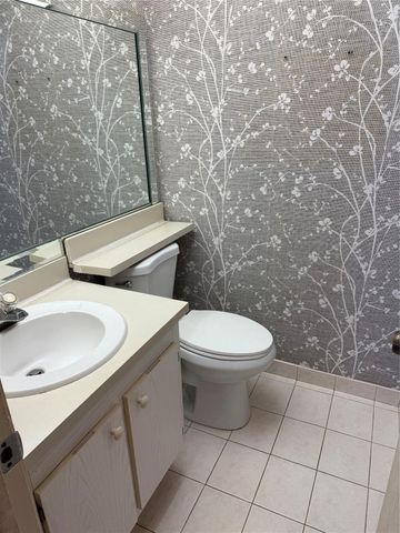 10442 Sunrise Lakes Boulevard 303, Sunrise, FL 33322