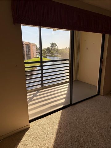 10442 Sunrise Lakes Boulevard 303, Sunrise, FL 33322