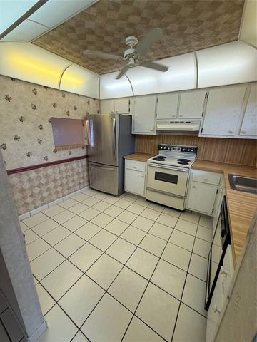 10442 Sunrise Lakes Boulevard 303, Sunrise, FL 33322