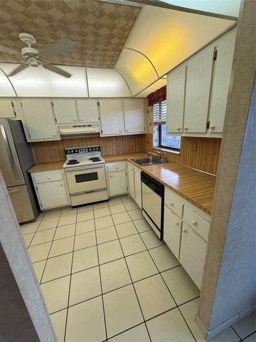 10442 Sunrise Lakes Boulevard 303, Sunrise, FL 33322